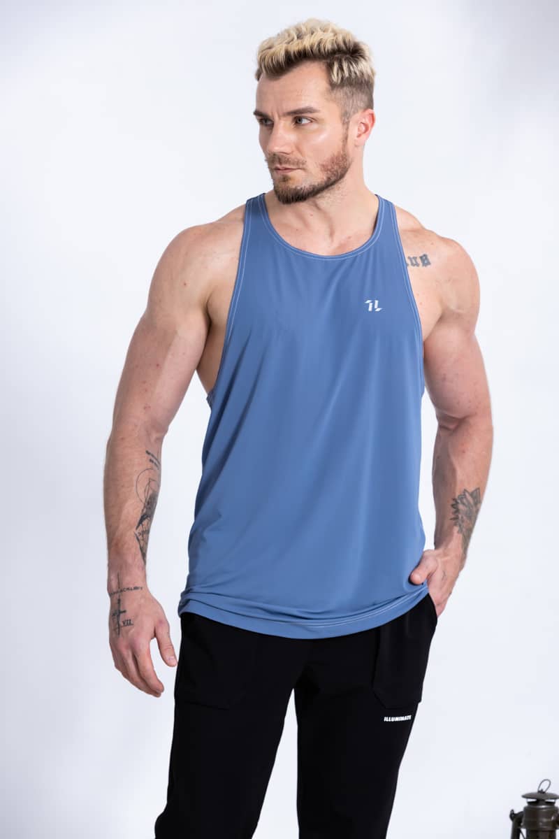 ULTRA-DRY™ 撞色弧擺側挖背心