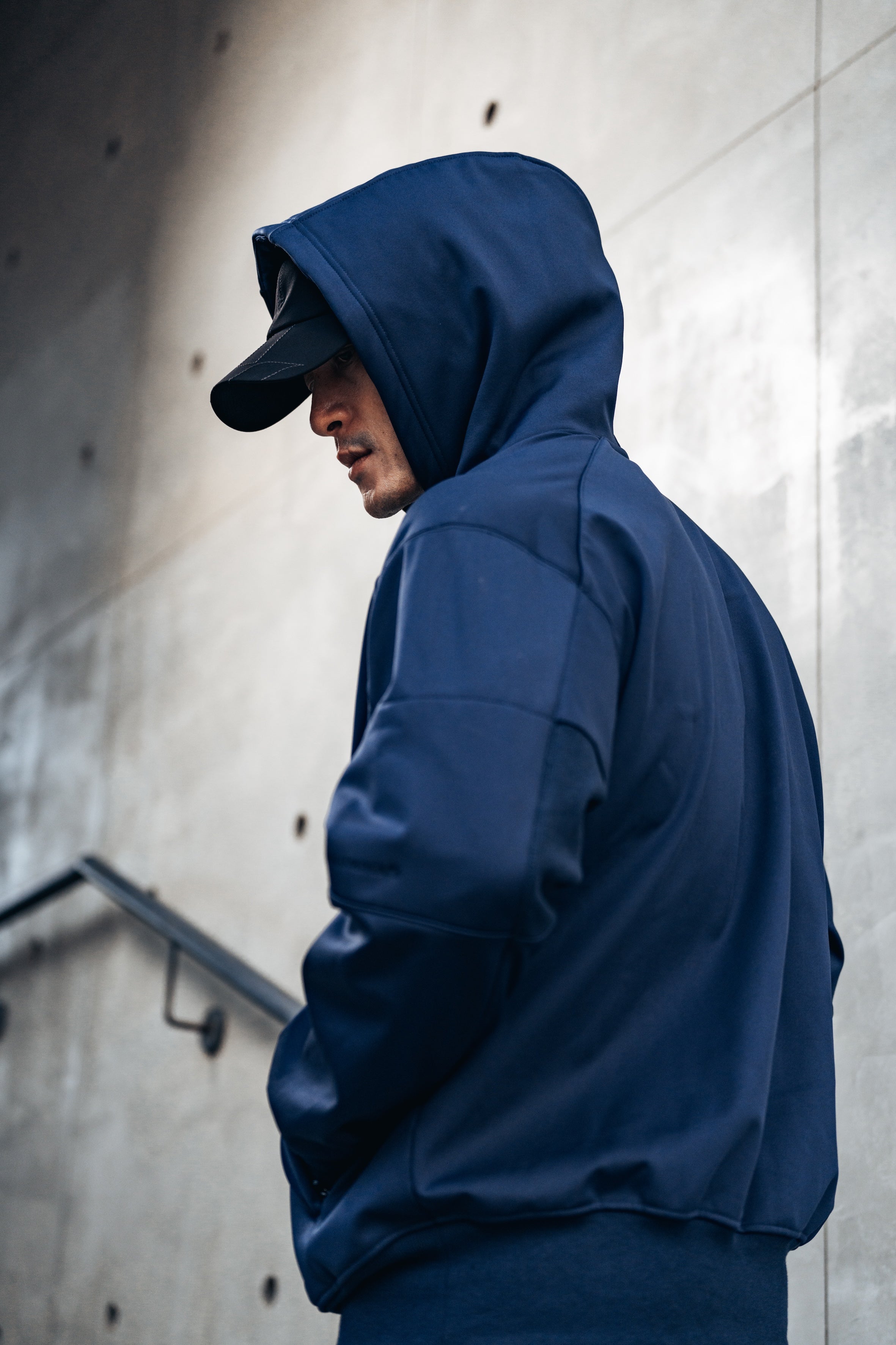 ARMOR™ 寬版收口連帽服