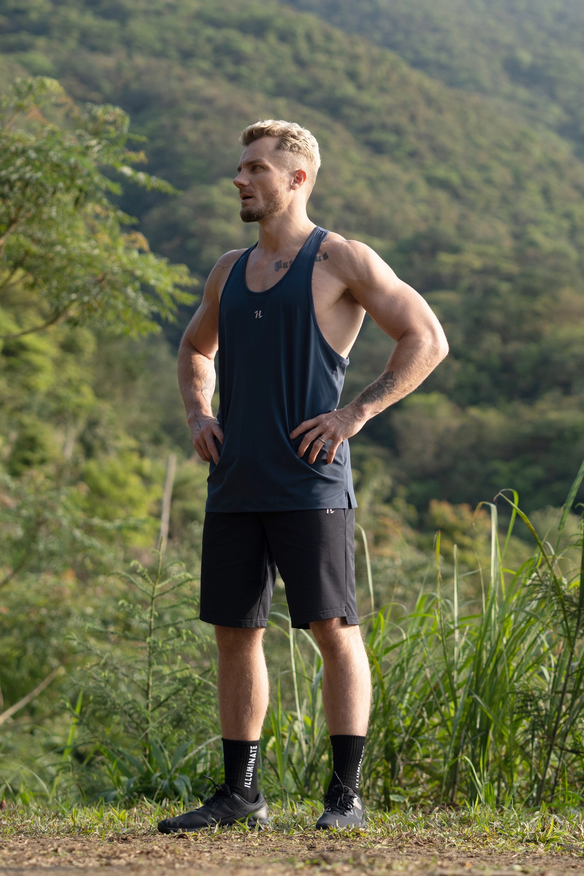 4D-STRETCH™ 經典直筒開衩短褲