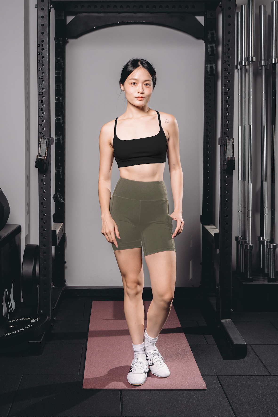 【雙12】短版細肩帶Bra Top + 雙口袋修身四分褲-淺灰綠